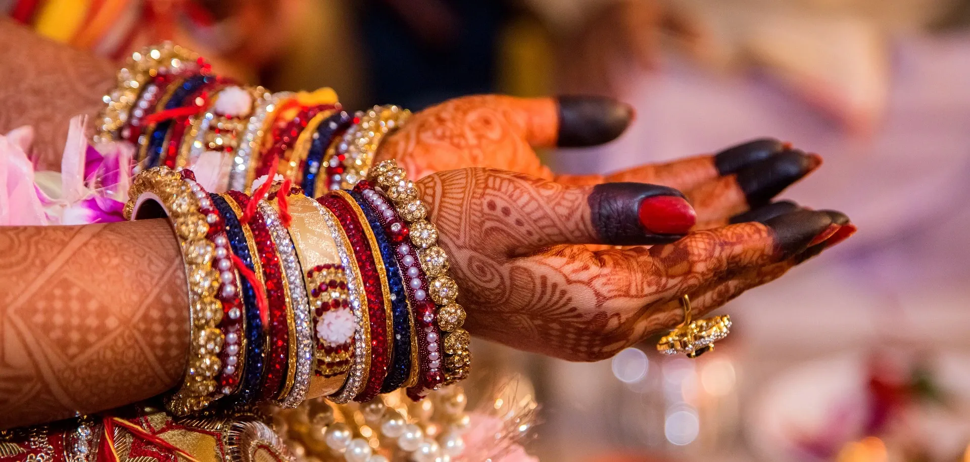 Match your jewellery according to your wedding occasion